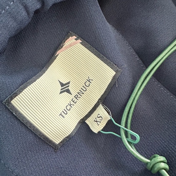 Tuckernuck Women’s Navy Faye Top Crepe Bow Ruffle Collar NWT Extra Small XS - Picture 4 of 4